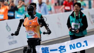 Read more about the article First-Ever Human-Robot Half Marathon Held in Beijing